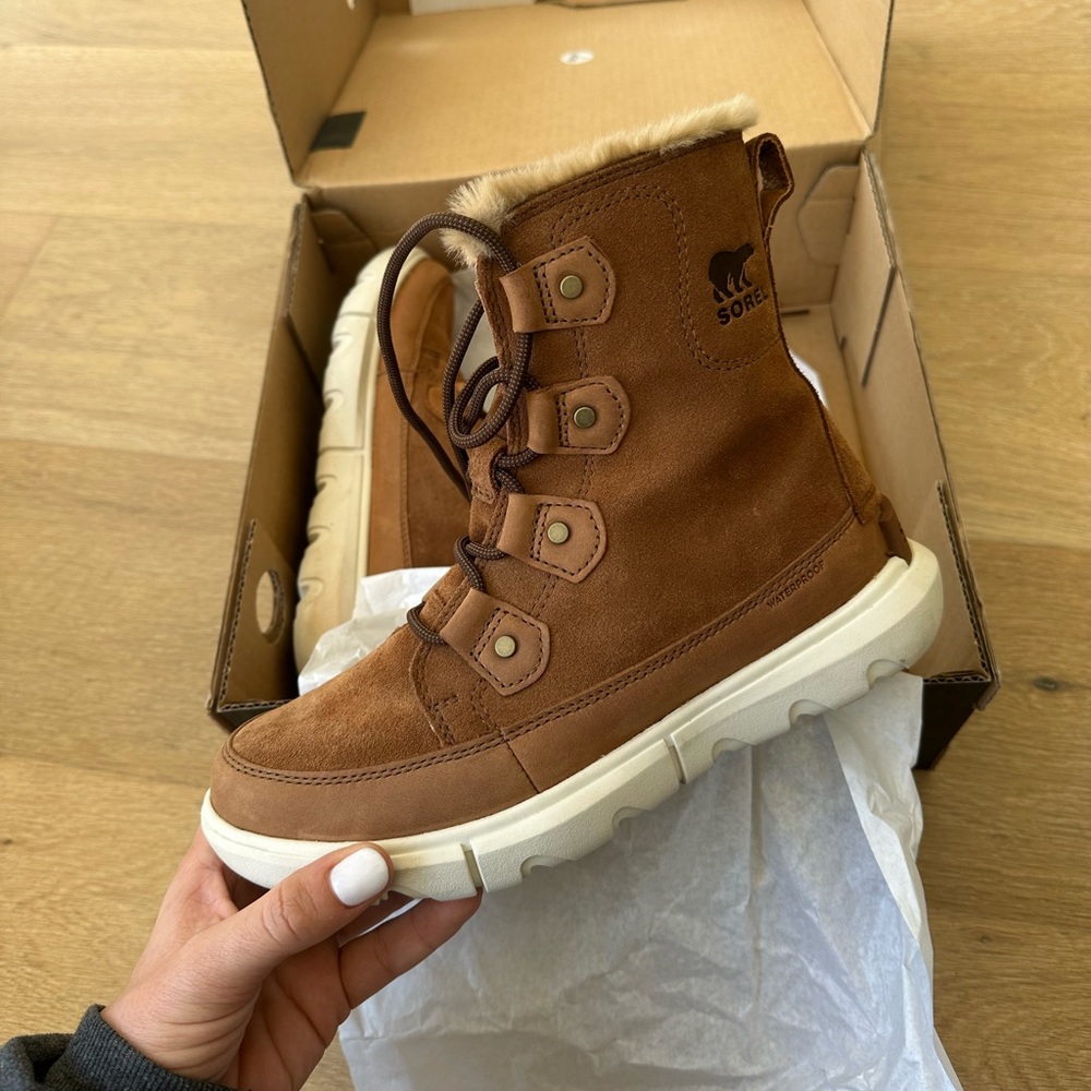 Sorel boots LIKE NEW